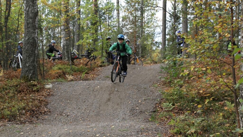 lasten mtb rata metsäleikkipuistossa