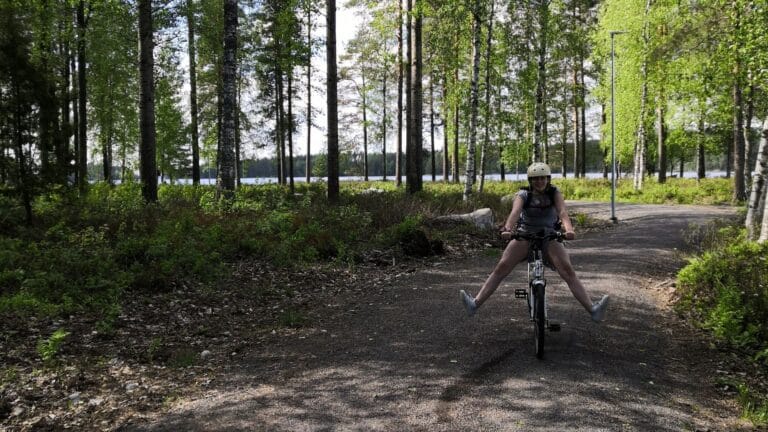 rantareitti pyöräillen lasten kanssa